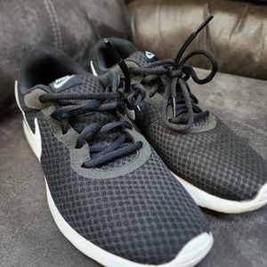 Black Nike Sneaker size 9.5